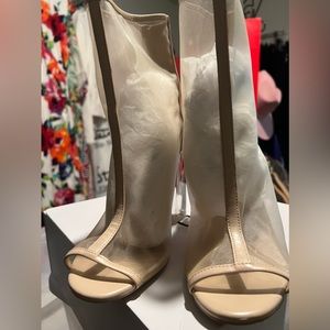 Ladies Peep toe heels. Never worn with box